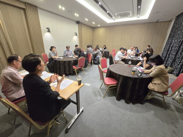 운영위원회 회의 현장 사진 1